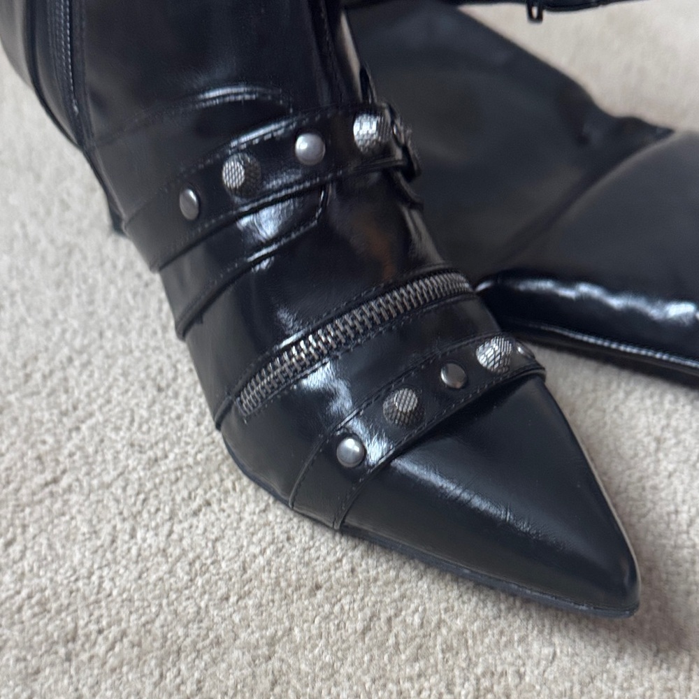 Wild Pair Black Knee-High Women's Boots - Picture 6 of 6